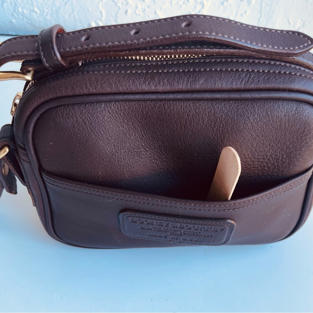 MINI VINTAGE DOONEY & BOURKE MINI COMPACT DARK BROWN SHOULDER BAG - Picture 6 of 13